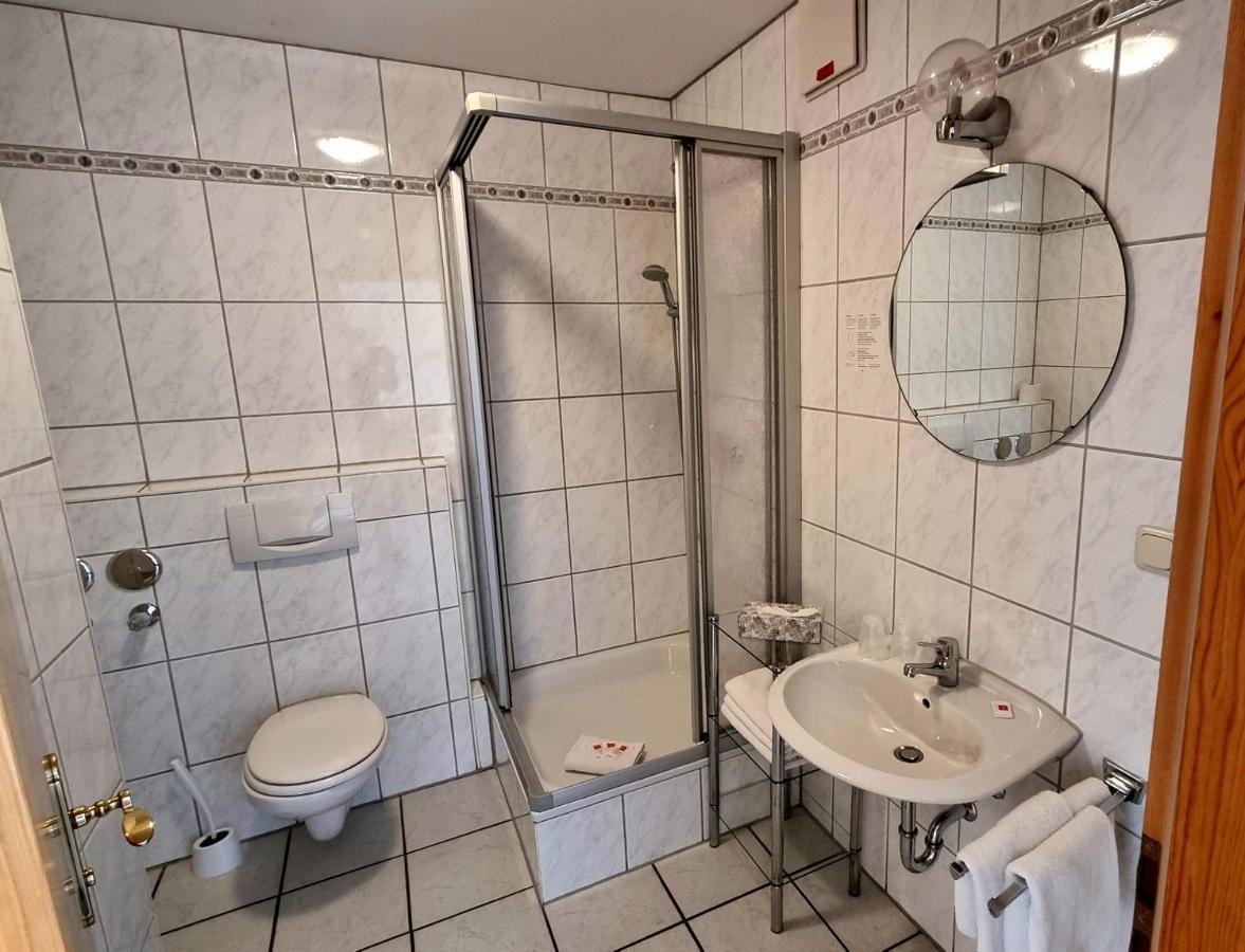 Hotel Gasthof Weisser Loewe Burgthann Экстерьер фото
