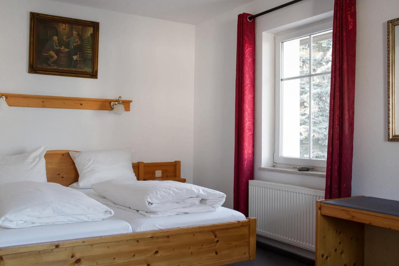 Hotel Gasthof Weisser Loewe Burgthann Экстерьер фото