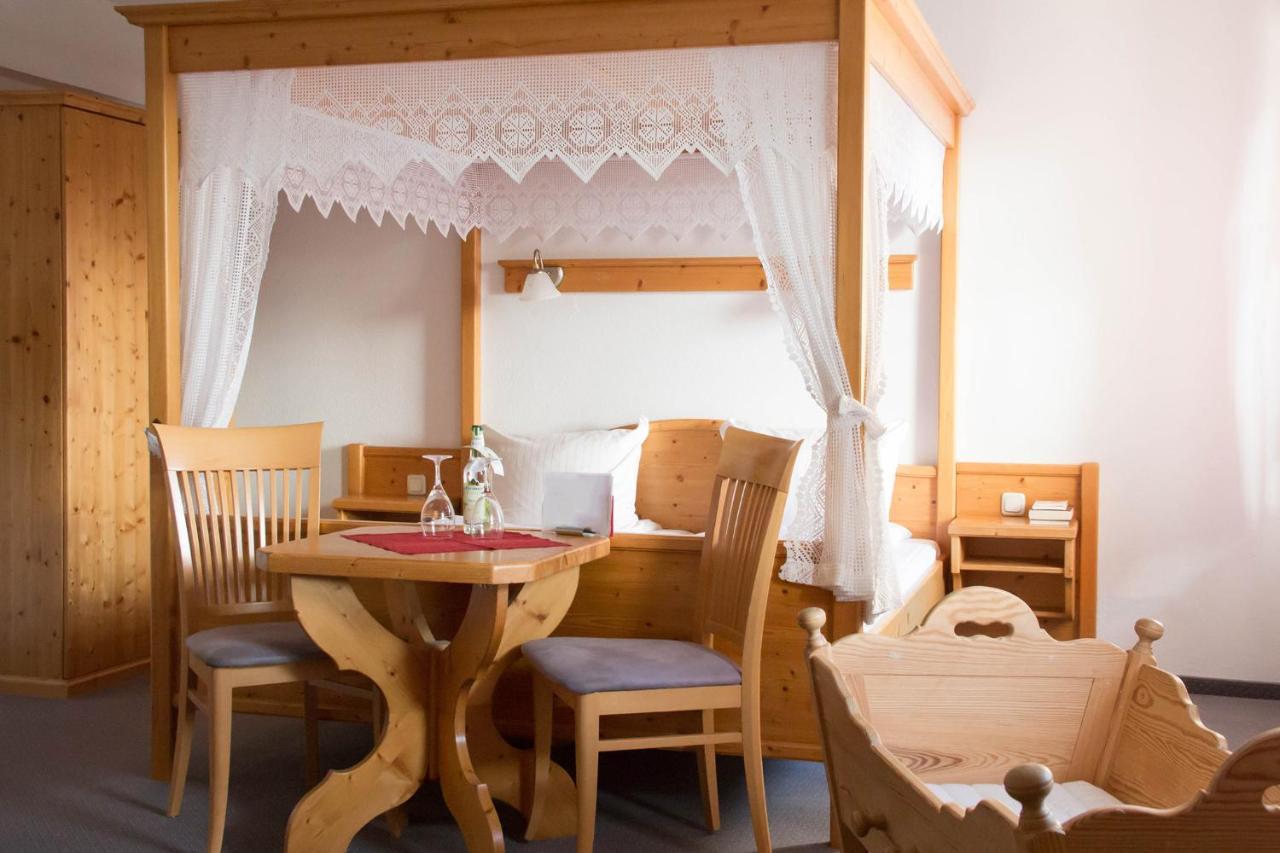 Hotel Gasthof Weisser Loewe Burgthann Экстерьер фото